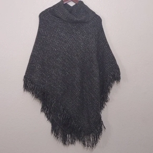 SLIGHTLY USED ONETHELAND PONCHO DARK GRAY SIZE MEDIUM 100% ACRYLIC - Picture 10 of 12
